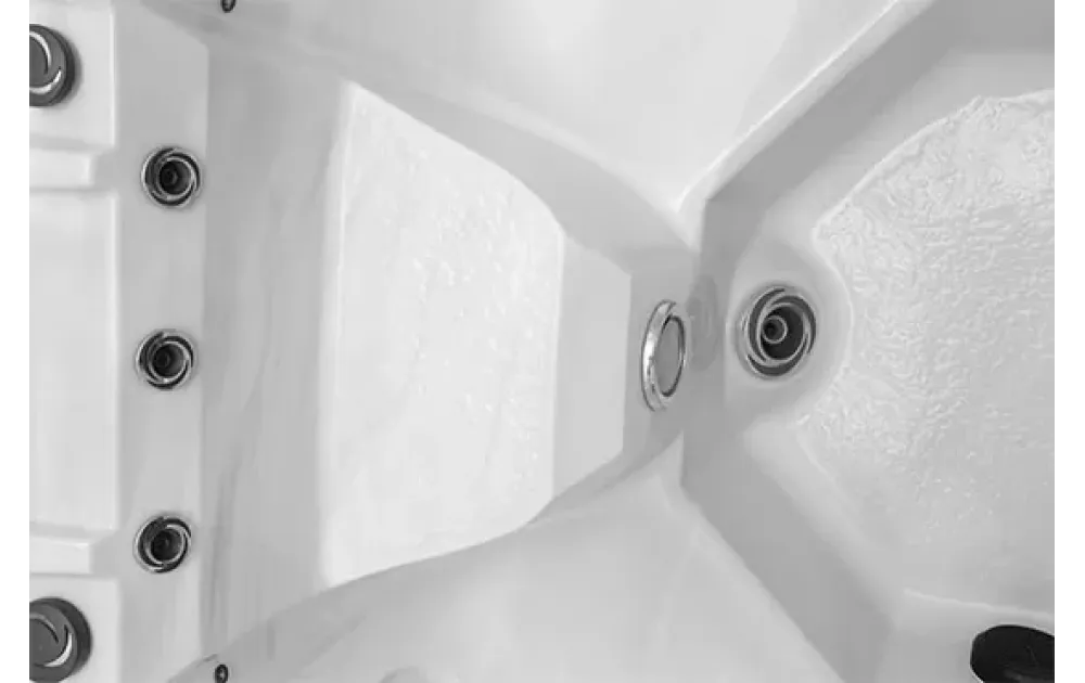 Leon Luxury Spa - 6-Person Hot Tub